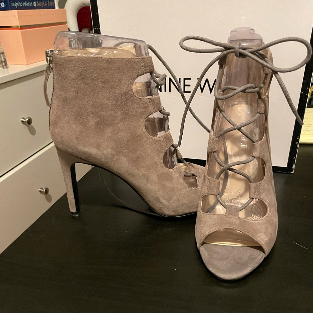 Nine West Grey Suede Lace Up Heel size 8